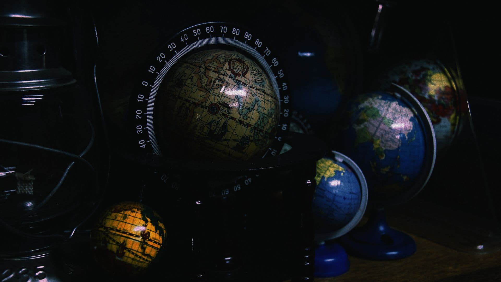 globes-918929