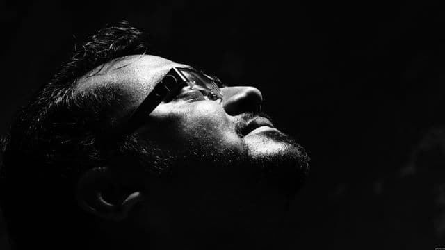 looking-up-906888