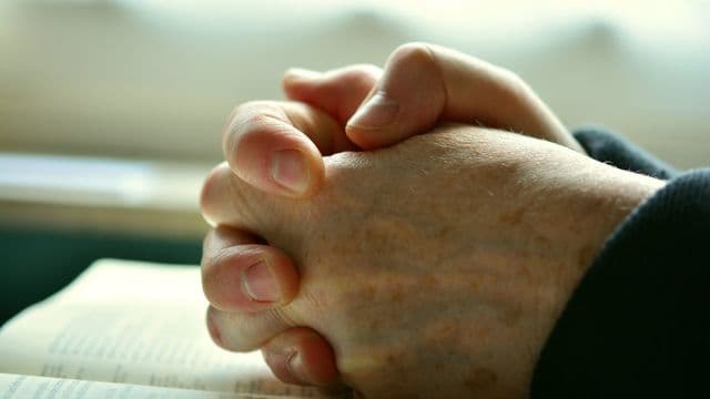 pray-2558490