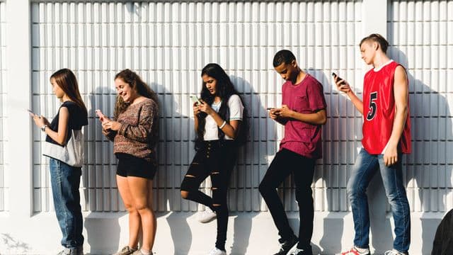 teen-smart-phone-usage