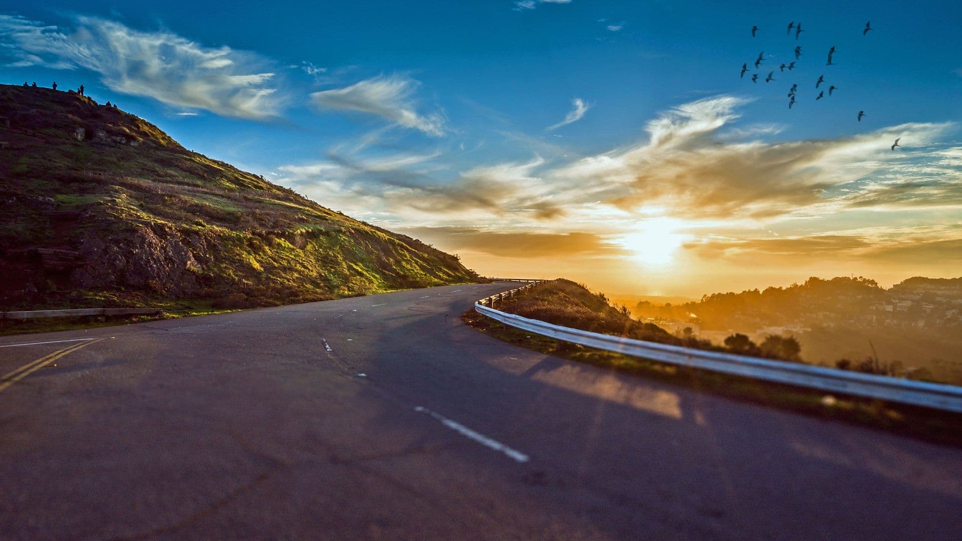 winding-road-1556177